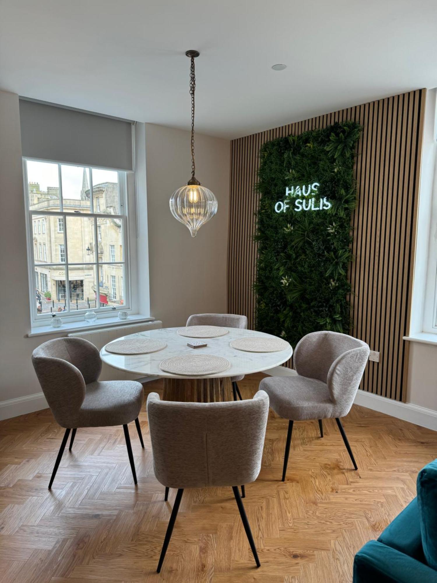 Haus Of Sulis, City Centre Apartment With Lift Access Bath Exterior photo